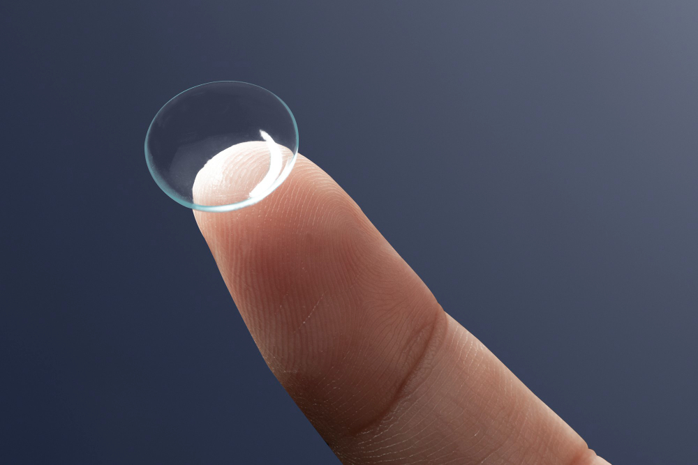 smart-contact-lens-fingertip-new-tech smart-contact-lens-fingertip-new-tech